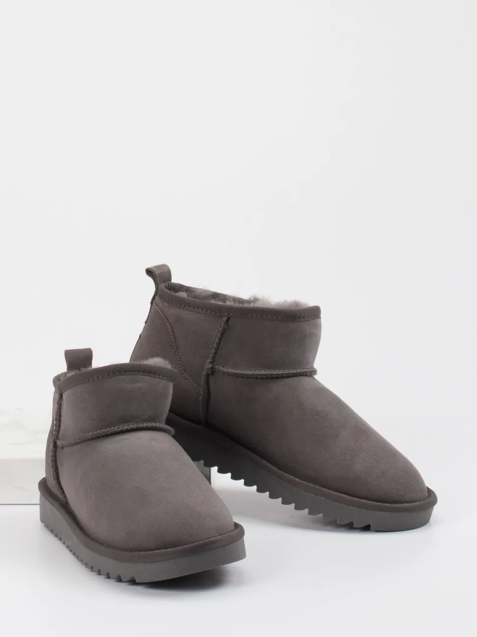 Ara – Stiefeletten aus Veloursleder in Grau