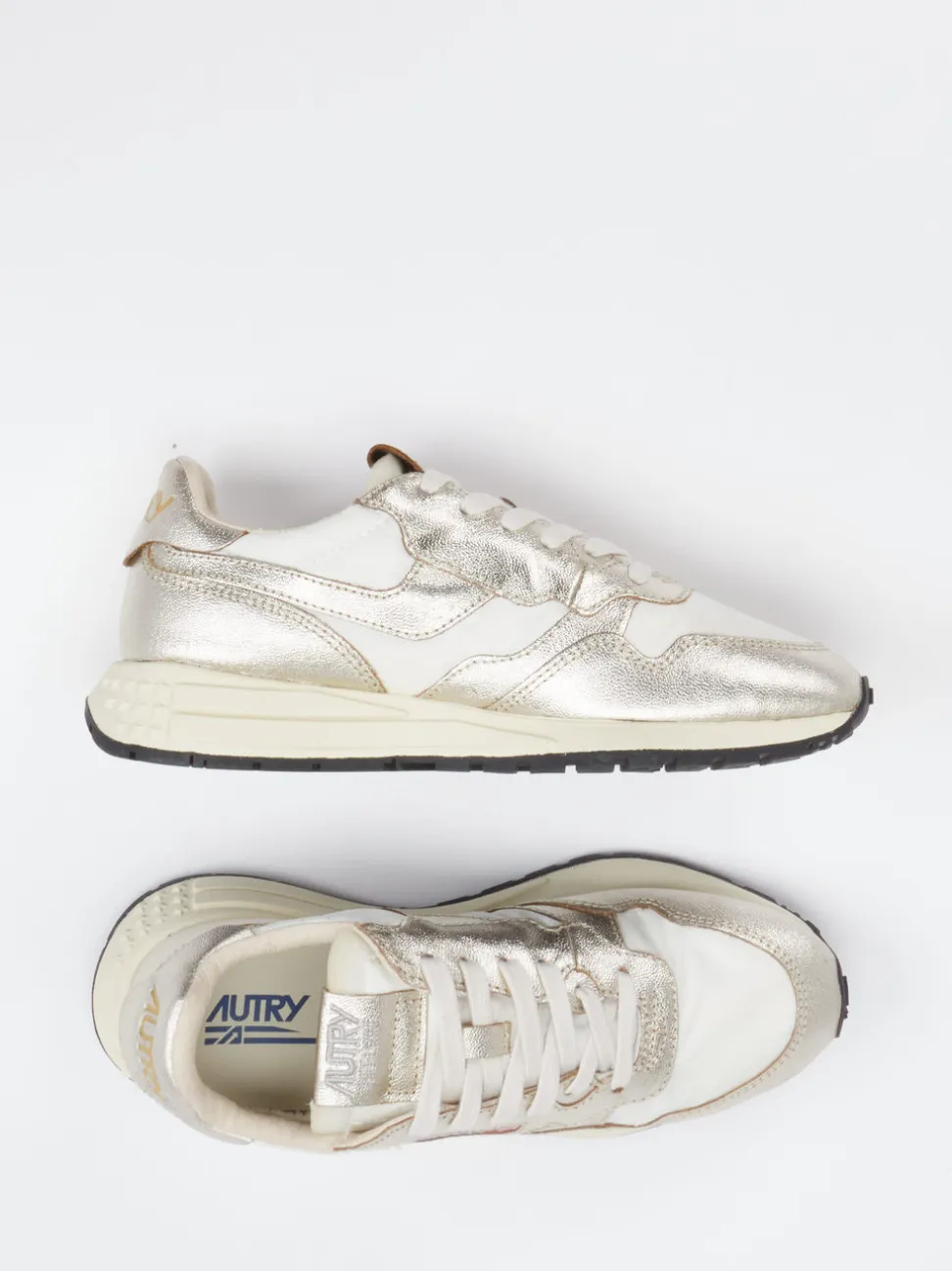 Autry – Sneaker aus Metallic-Leder in Beige-Gold