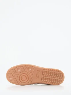 Back 70 – Sneaker aus Leder mit Metallic-Details