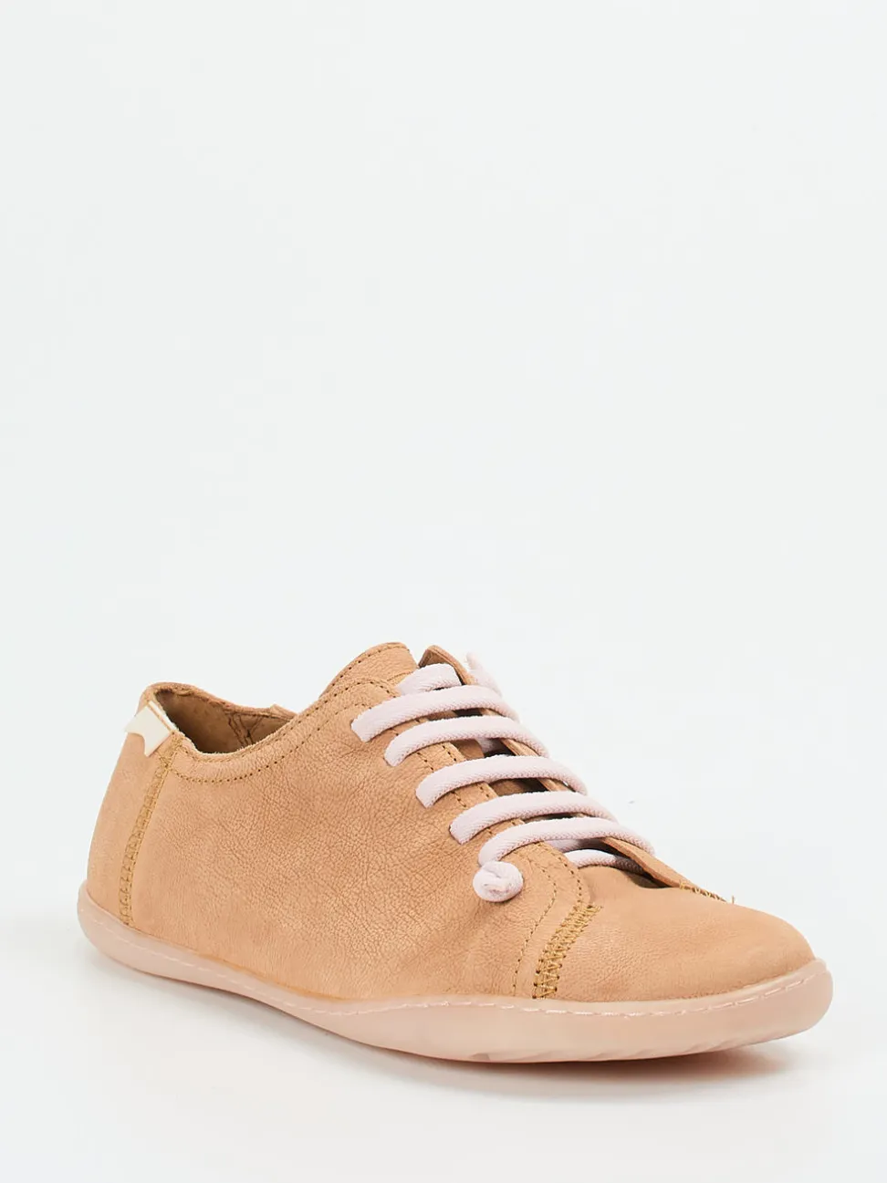 Camper – Low-Top Sneaker aus Nubukleder sandbeige