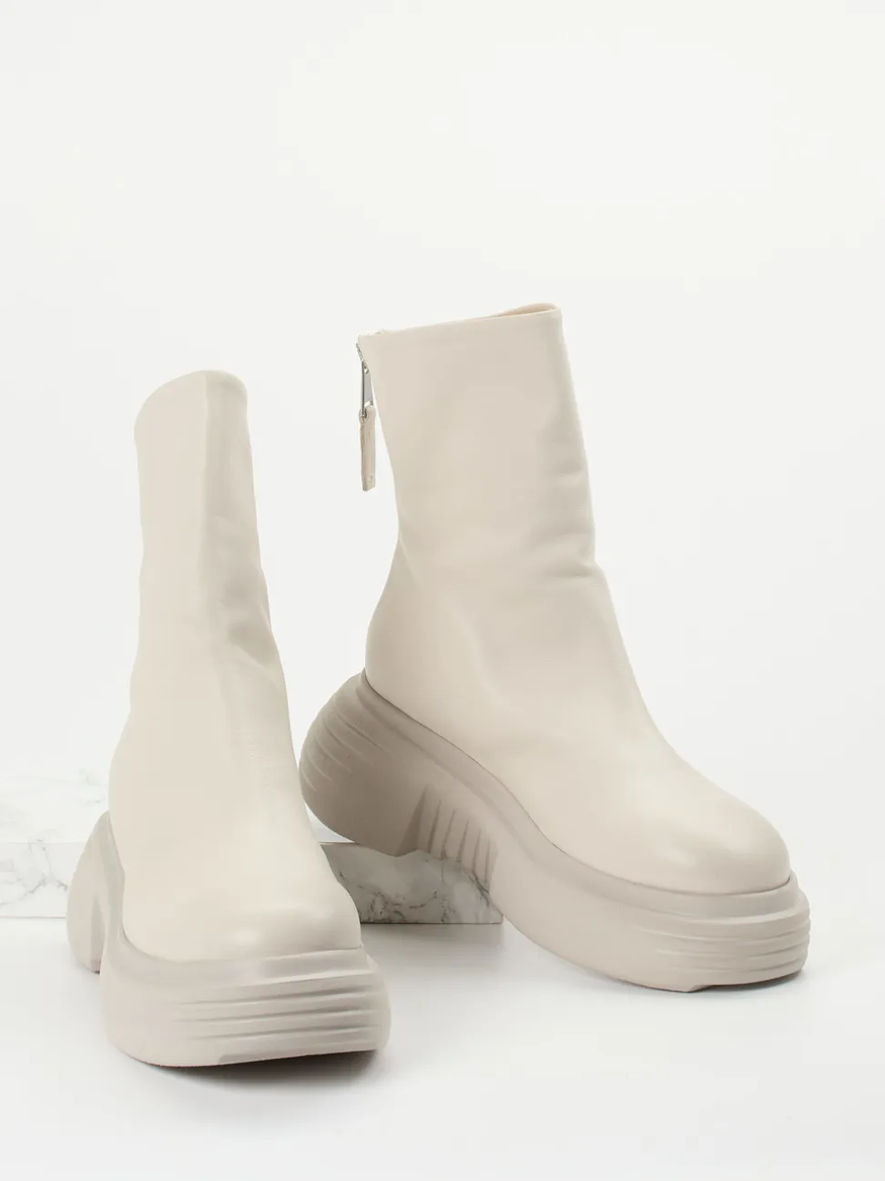 Elena Iachi – Plateau-Stiefeletten aus Kalbleder Cremeweiß