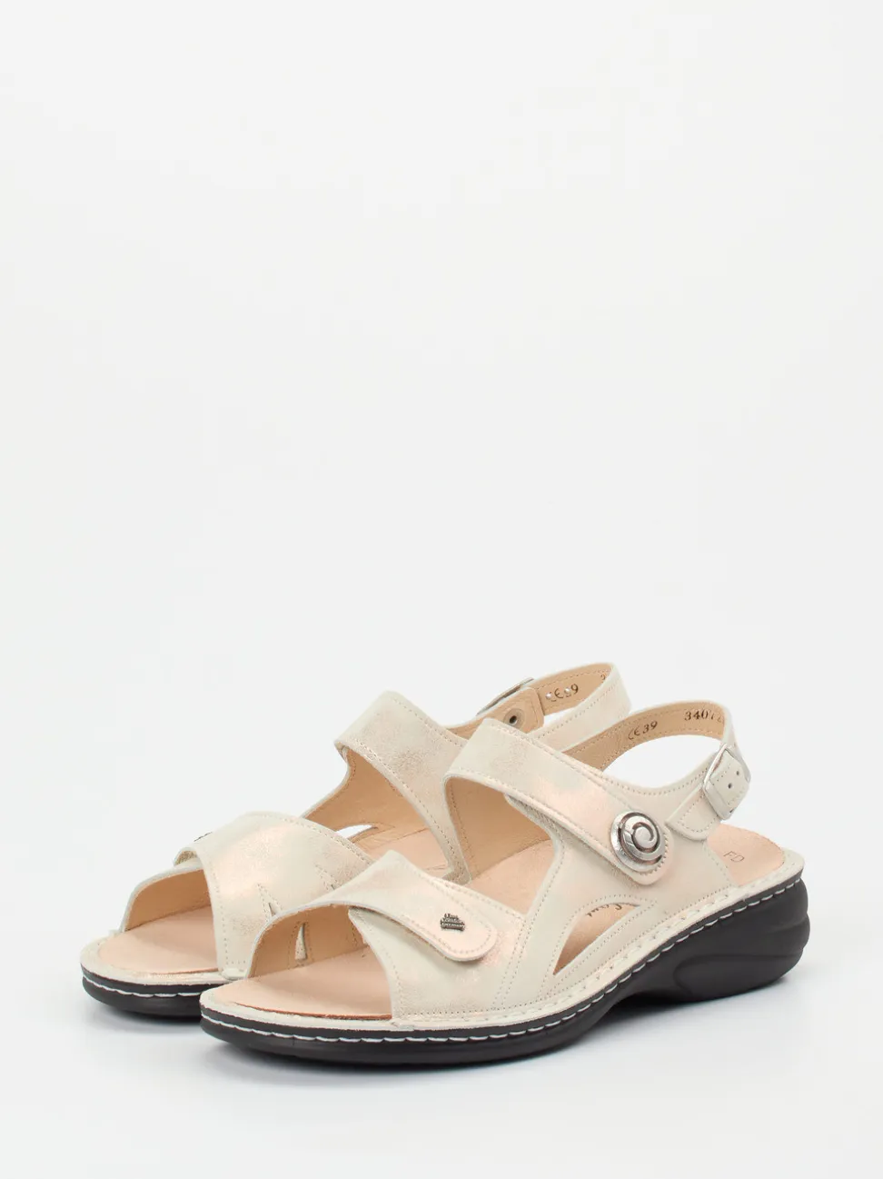 Finn Comfort – Sandale aus Metallicleder champagner