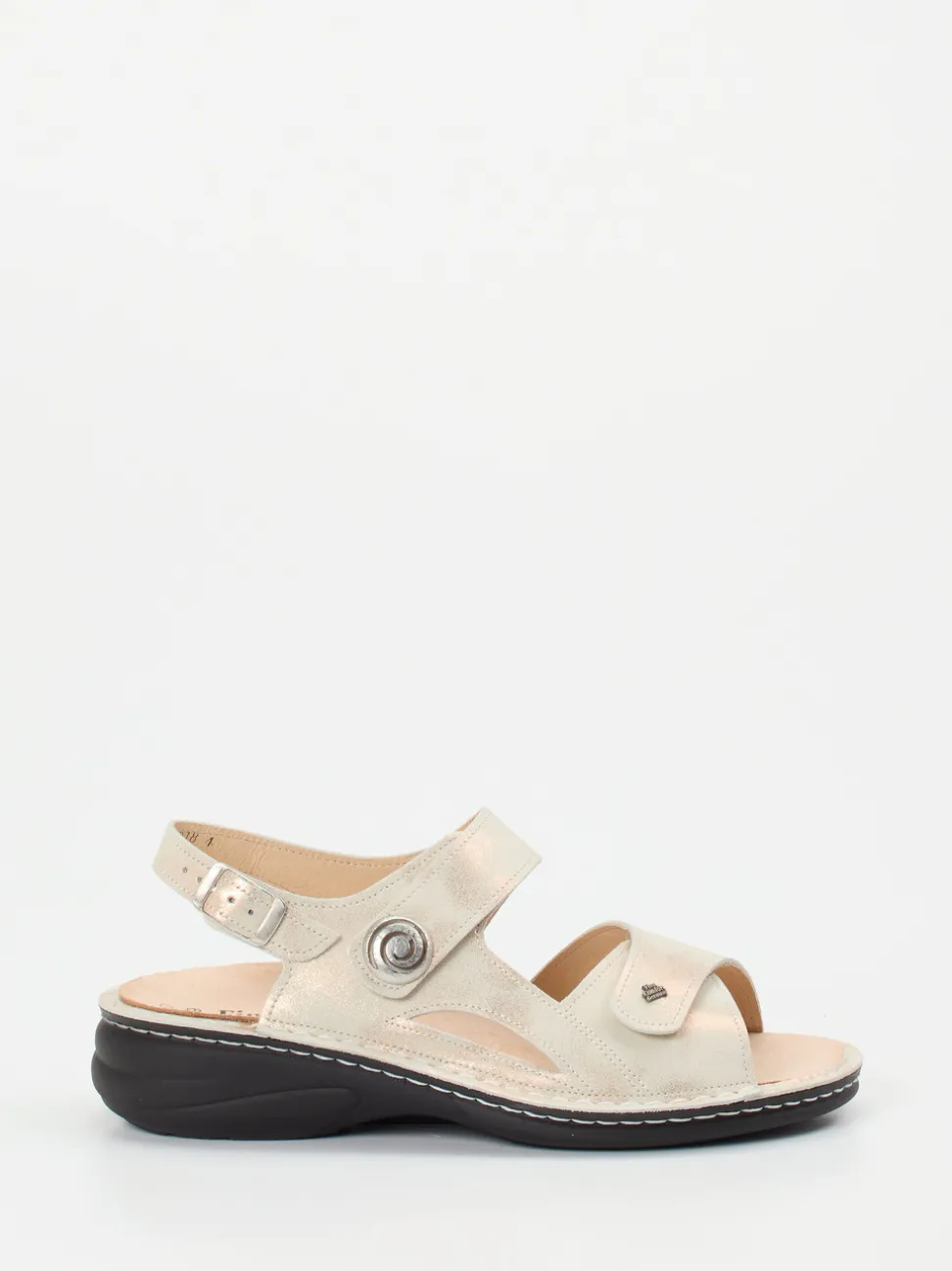 Finn Comfort – Sandale aus Metallicleder champagner