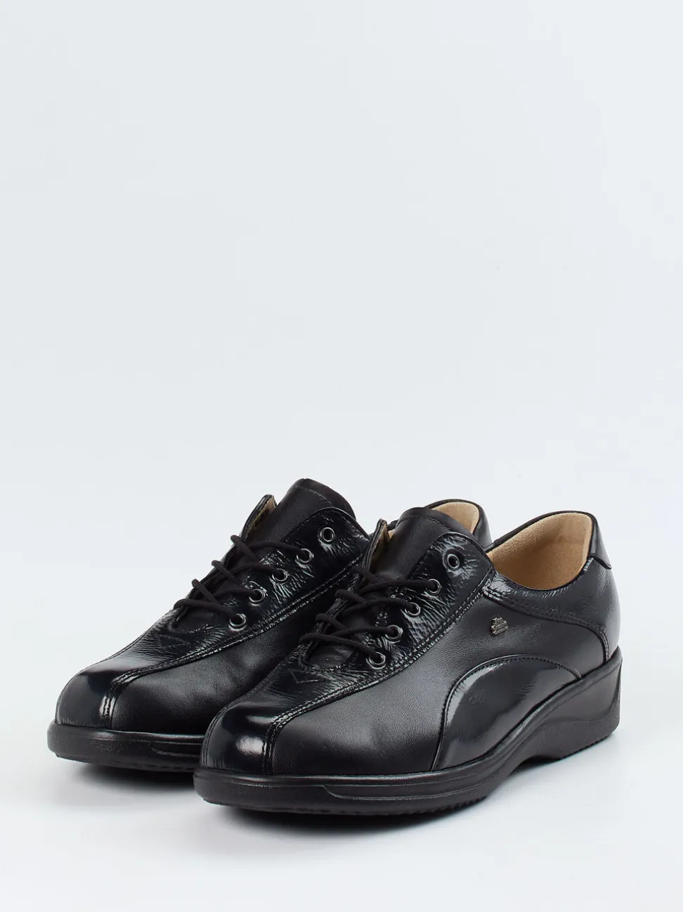 Finn Comfort – Schnürschuh aus Lackleder schwarz