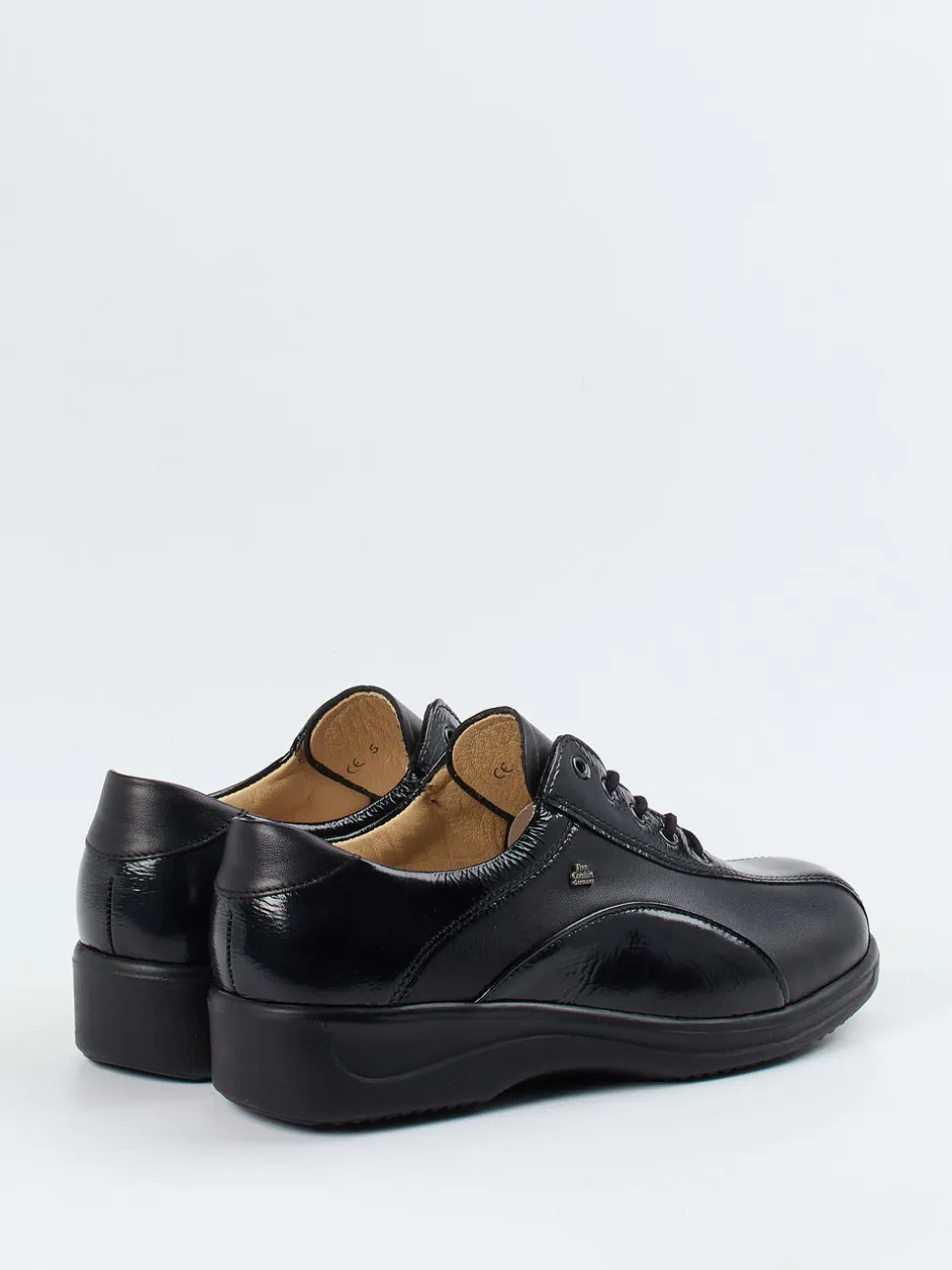 Finn Comfort – Schnürschuh aus Lackleder schwarz