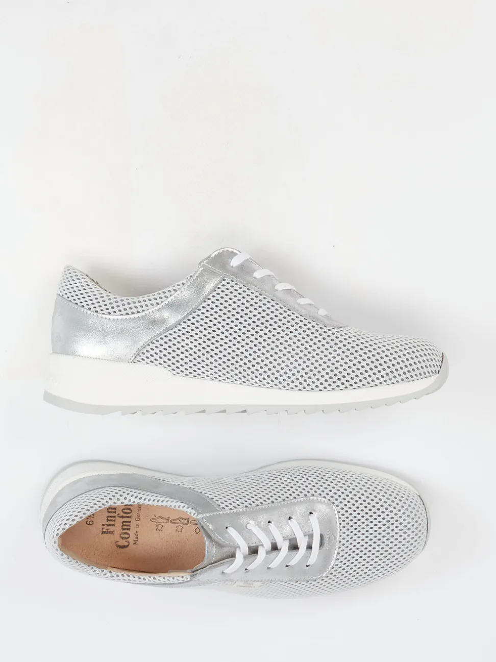 Finn Comfort – Sneaker aus Textil und Metallicleder silbergrau