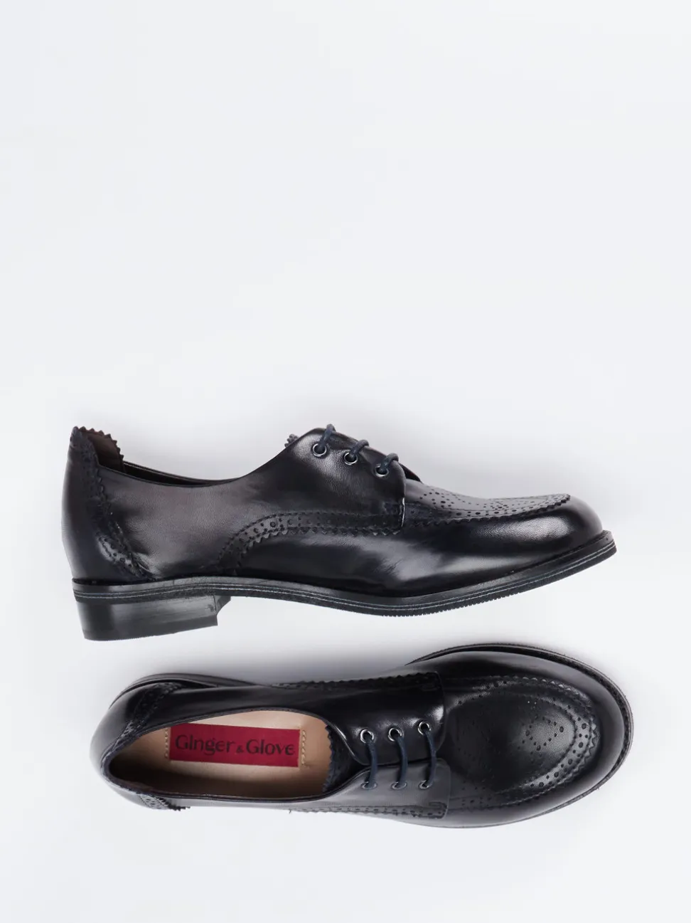 Ginger & Glove – Brogues aus Lammleder in Schwarz