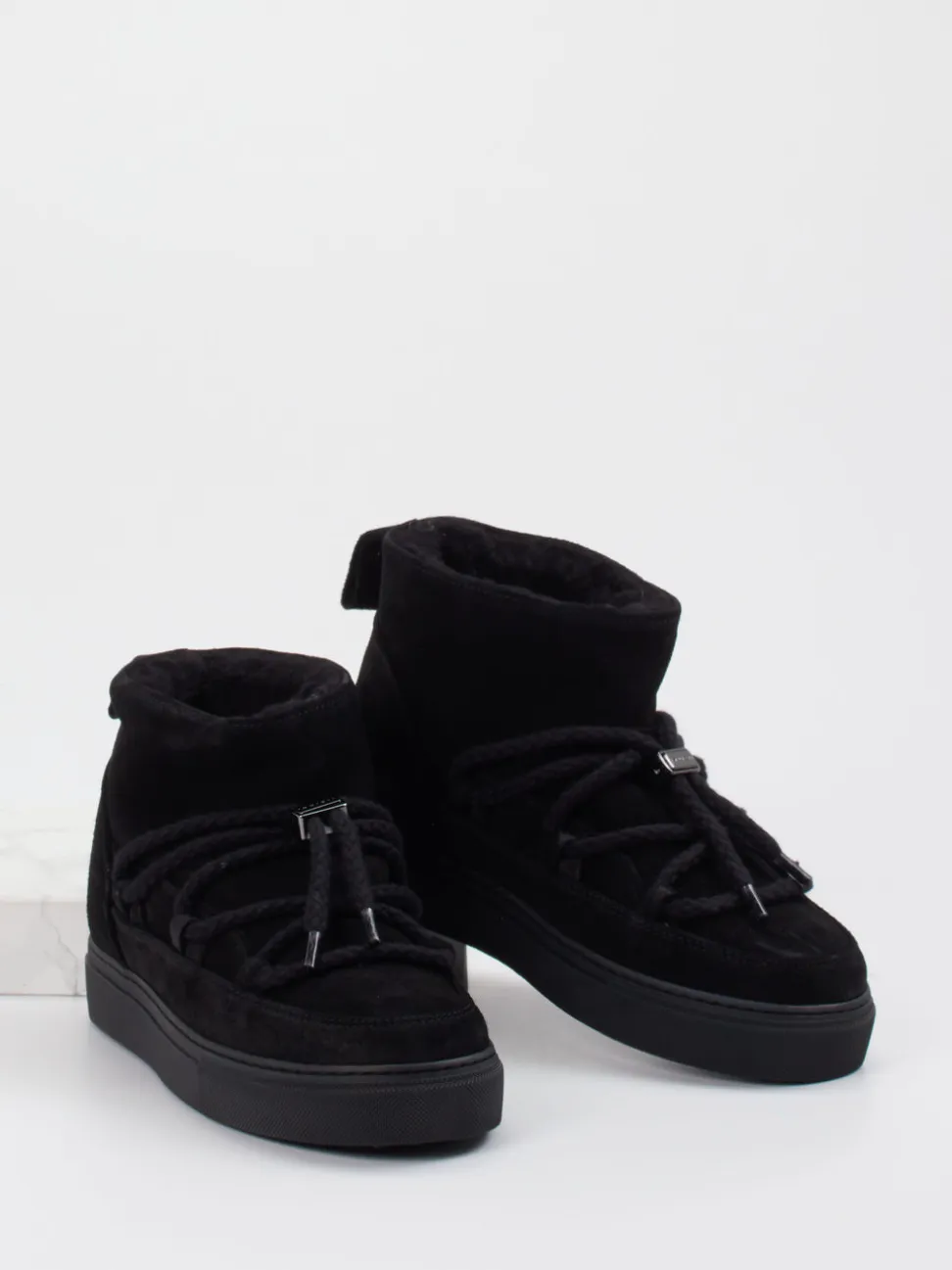 Inuikii – Stiefeletten aus Veloursleder Schwarz