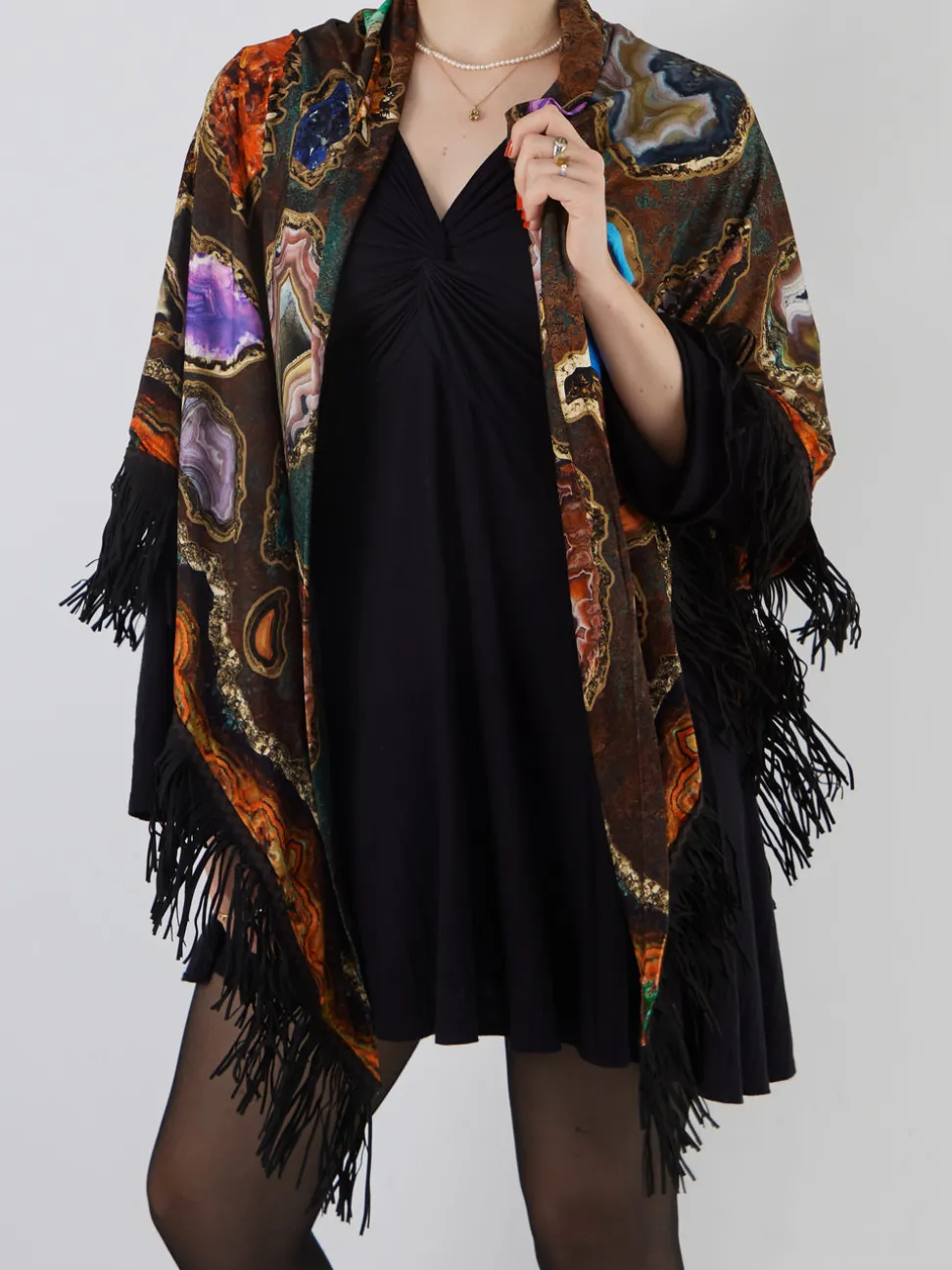 Katherina Loretta – Poncho aus Textil mit Edelstein-Print