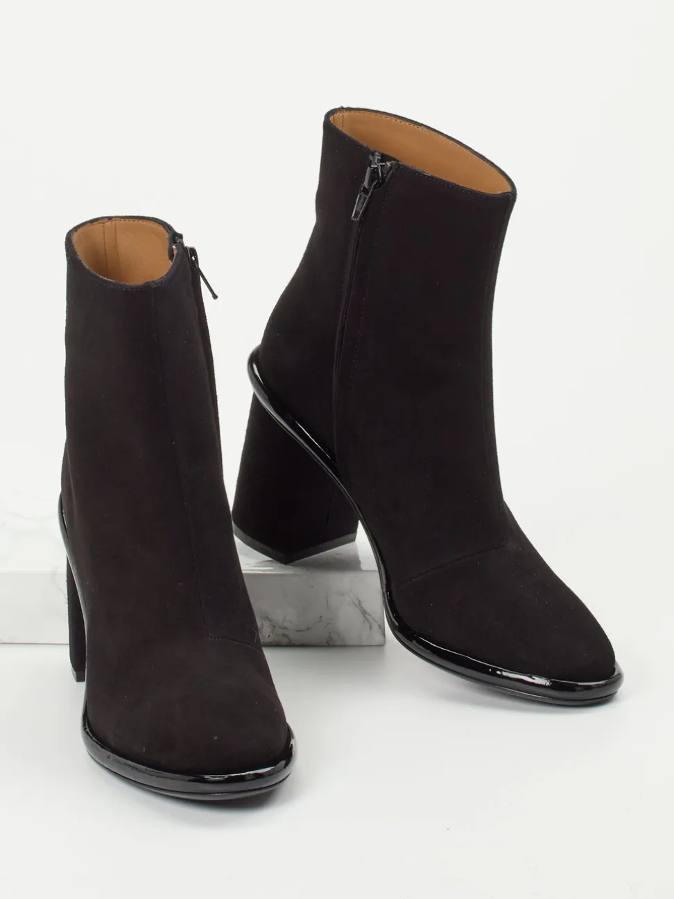 Konstantin Starke – Ankle Boots aus Veloursleder schwarz