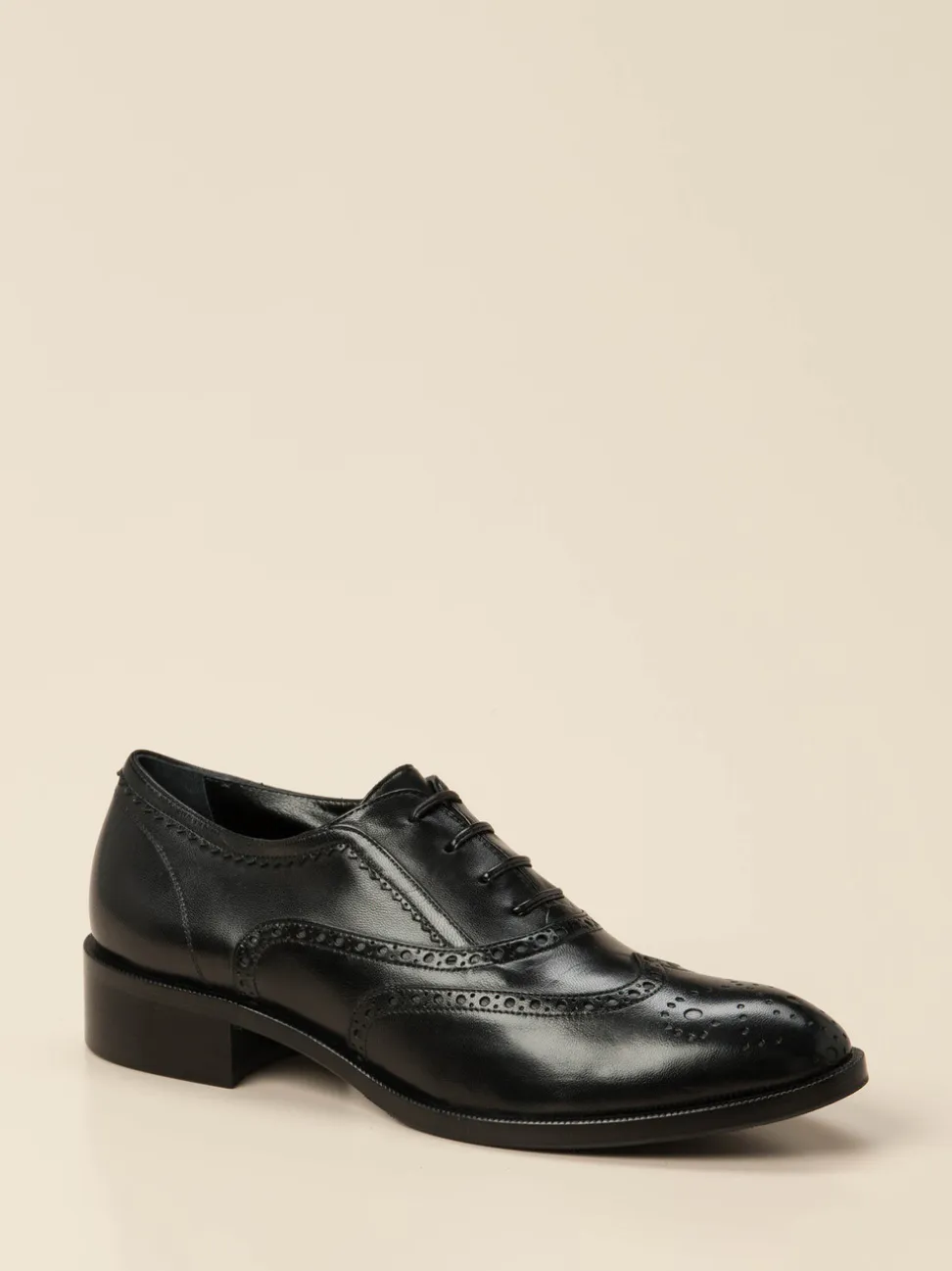Konstantin Starke – Brogues aus Lammleder Schwarz