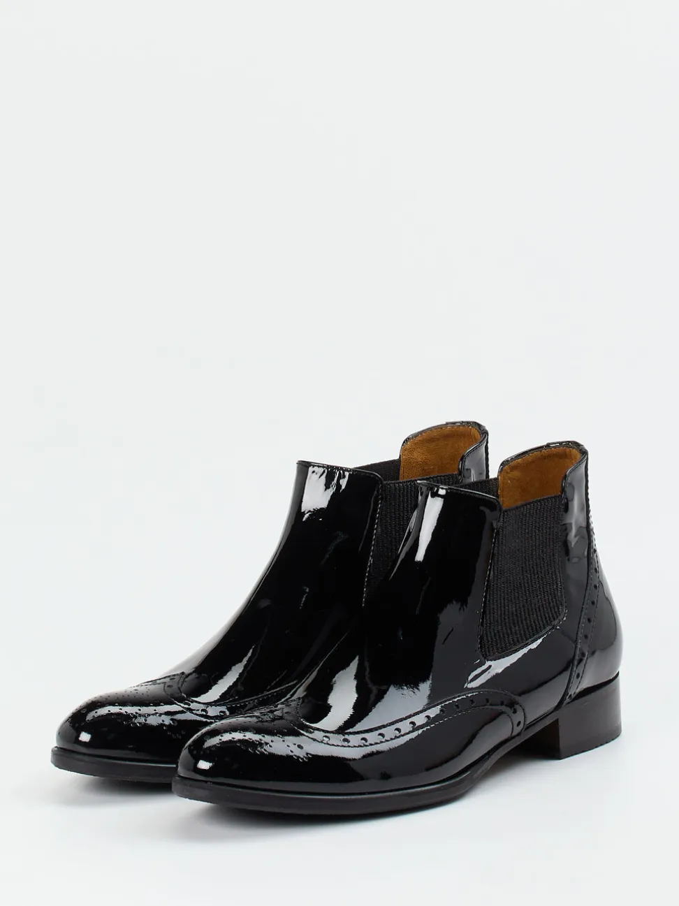 Konstantin Starke – Chelsea Boots aus Lackleder schwarz