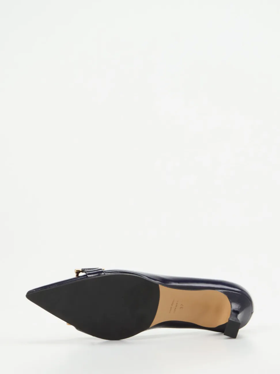 Konstantin Starke – Pumps aus Lackleder in Dunkelblau