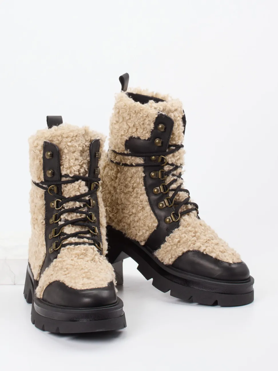 Konstantin Starke – Schnürboots aus Textil in Beige