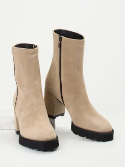 Konstantin Starke – Stiefeletten aus Veloursleder beige