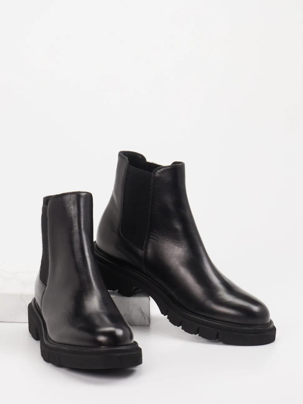 Mannori – Chelsea Boots aus Kalbleder Schwarz