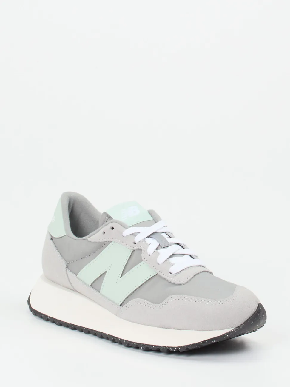 New Balance – Retro-Sneaker aus Textil und Veloursleder