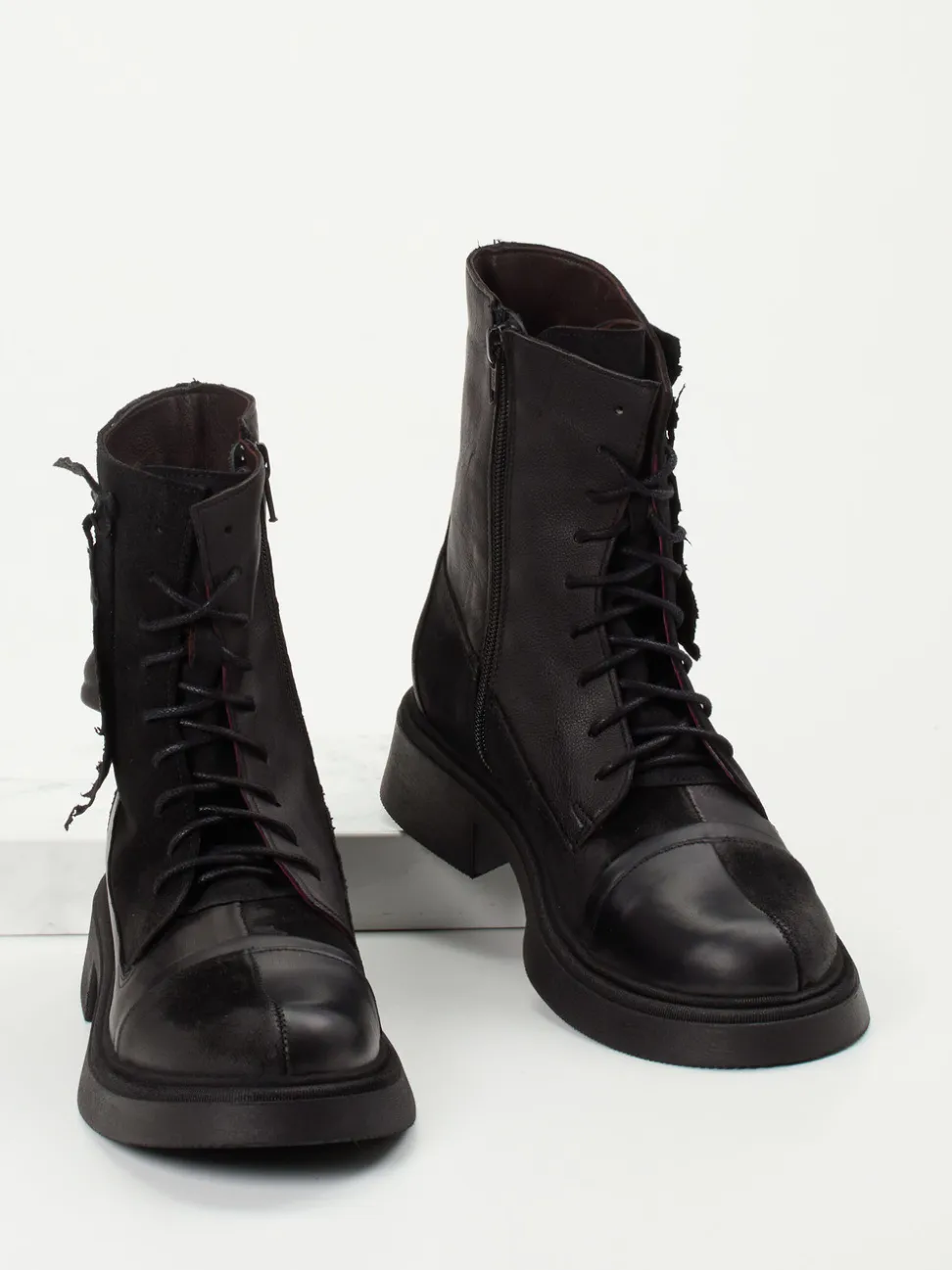 Papucei – Schnürboots aus Kalbleder in Schwarz