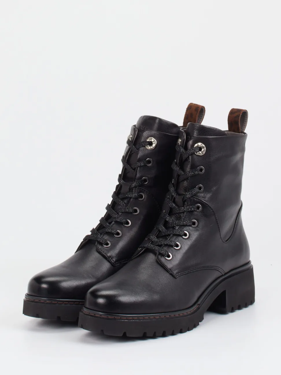 Piedi Nudi – Schnürstiefelette aus Kalbleder Schwarz