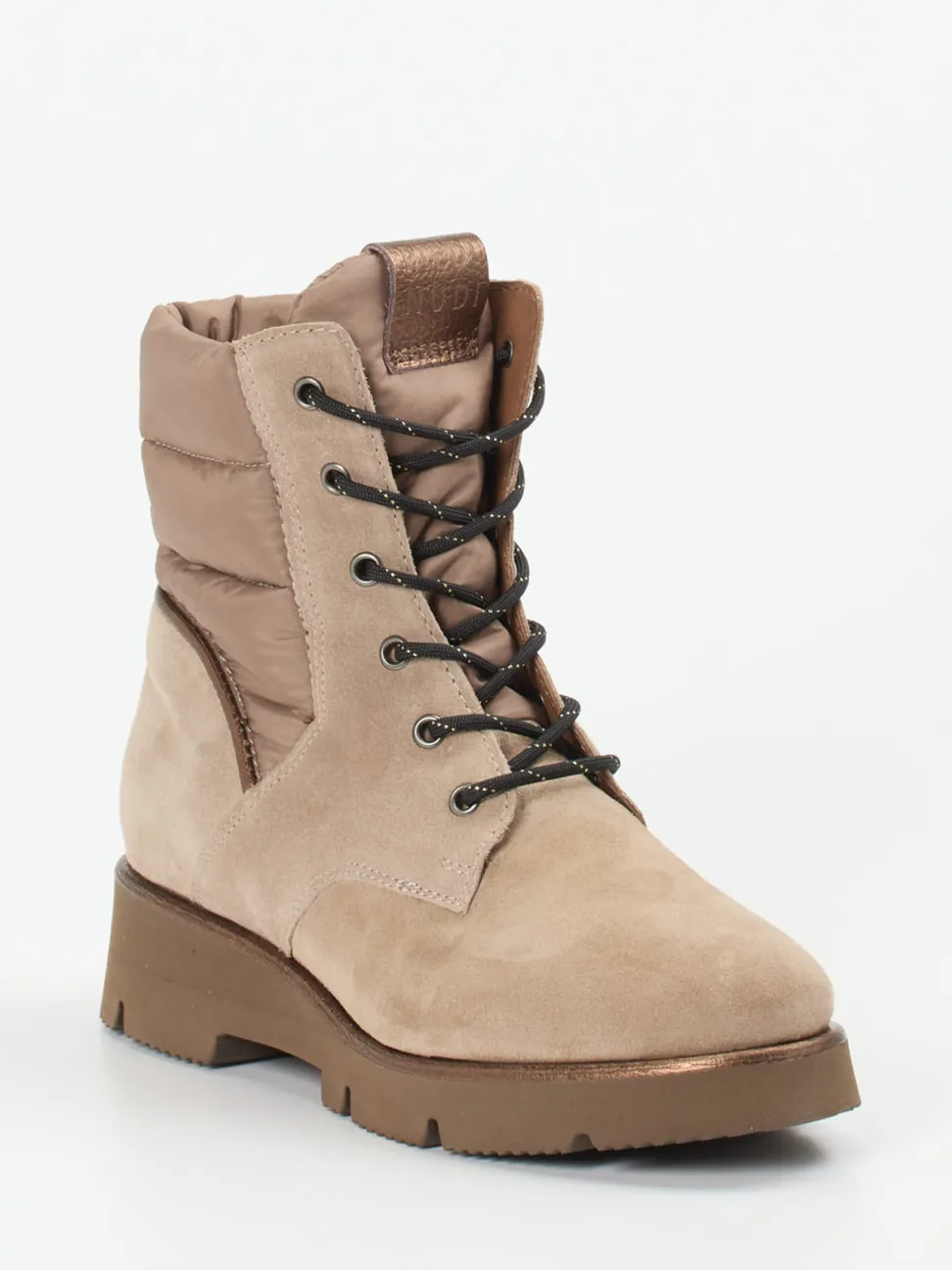 Piedi Nudi – Winter-Stiefelette aus Veloursleder Sandbeige
