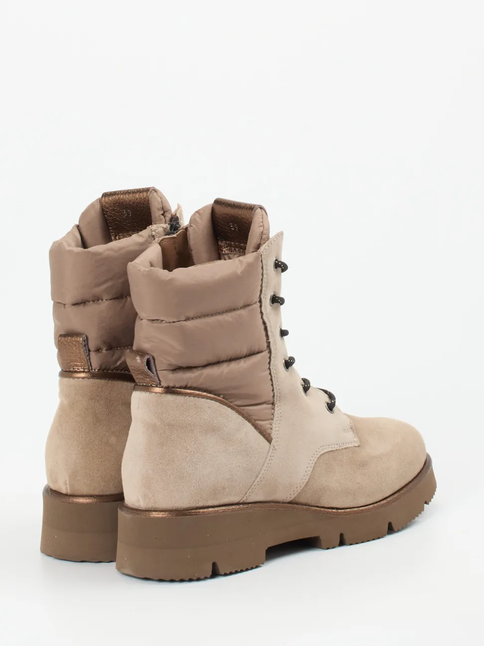 Piedi Nudi – Winter-Stiefelette aus Veloursleder Sandbeige