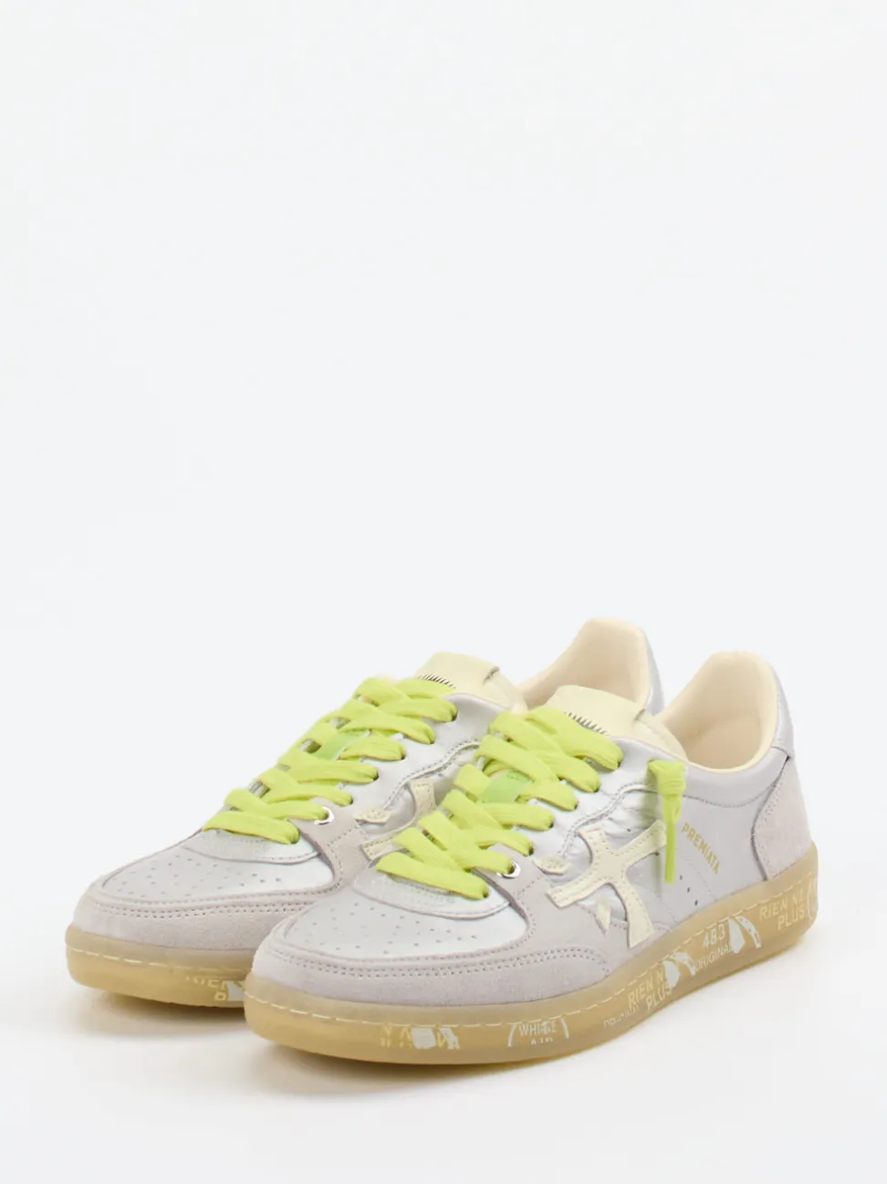 Premiata – Sneaker aus Metallicleder in Hellgrau