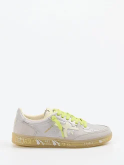 Premiata – Sneaker aus Metallicleder in Hellgrau