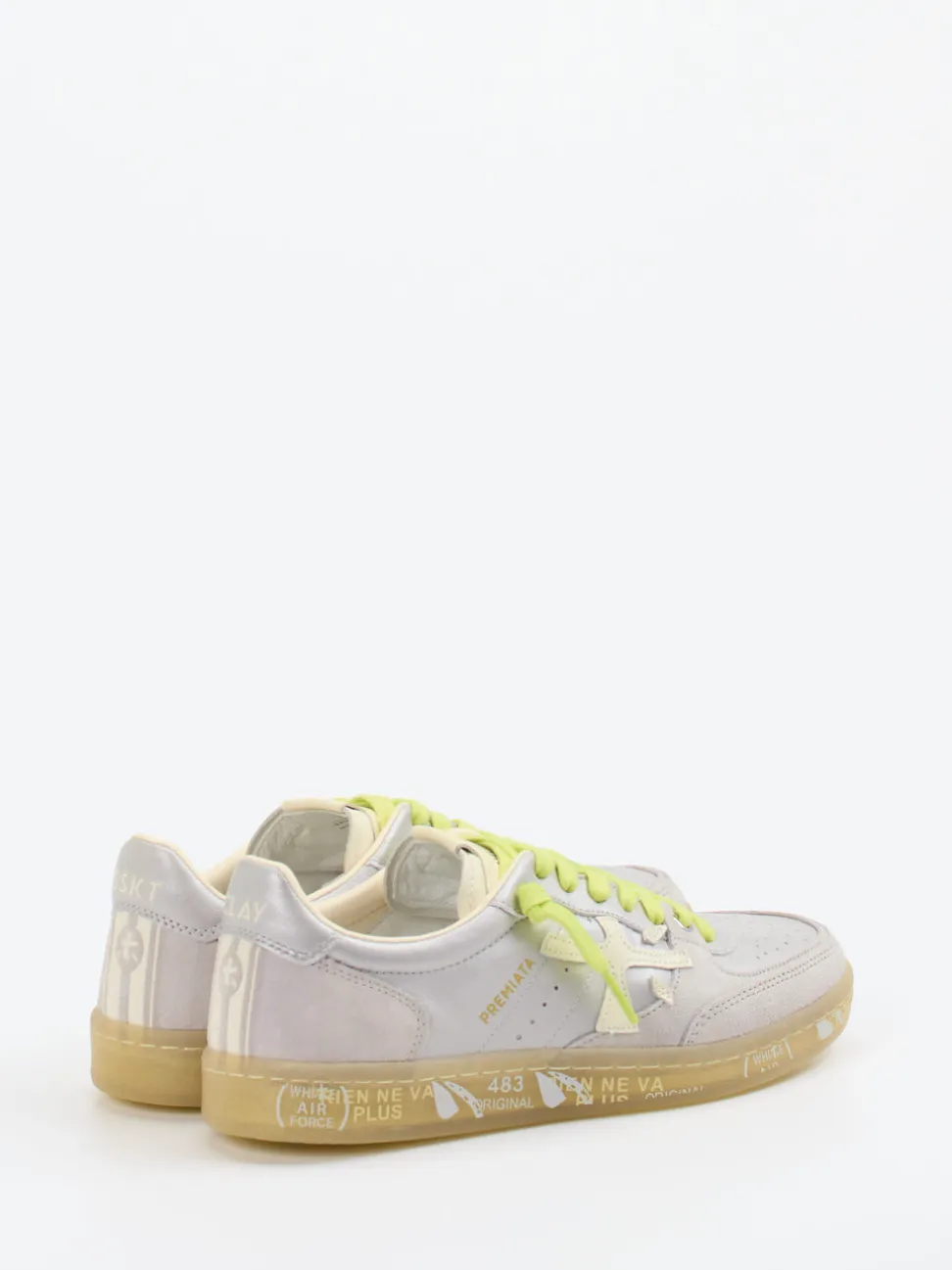 Premiata – Sneaker aus Metallicleder in Hellgrau
