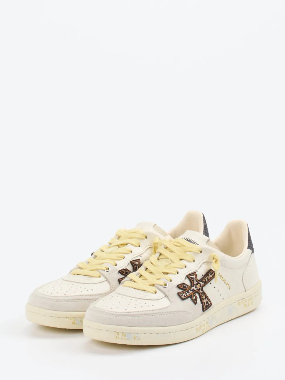 Premiata – Sneaker aus Velourleder in Cremeweiß