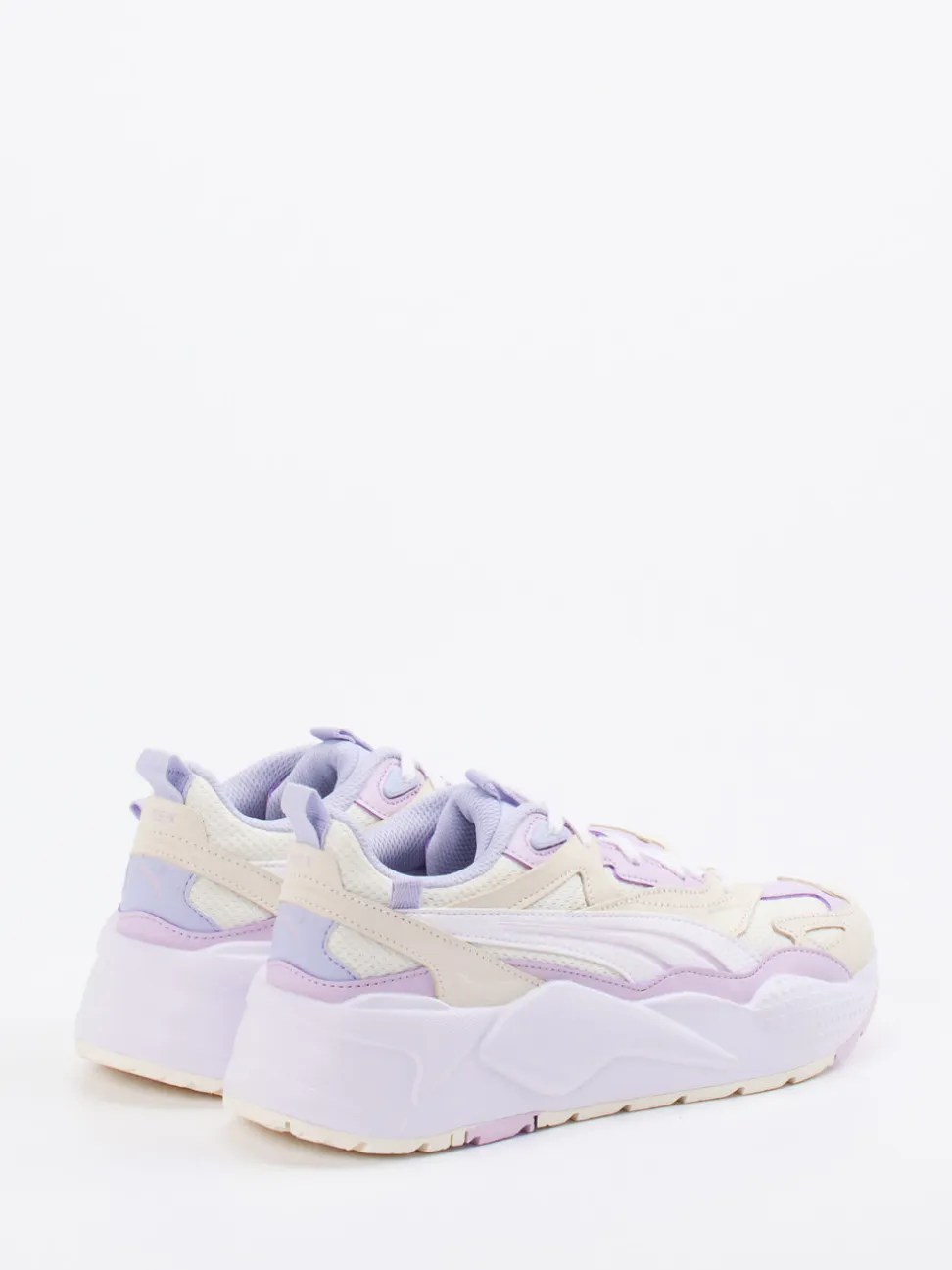 Puma – Chunky Sneaker aus Veloursleder cremeweiß