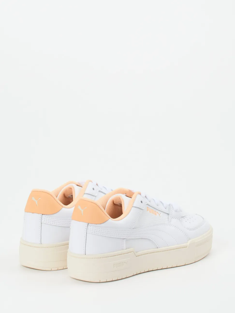 Puma – Sneaker aus Glattleder in Weiß mit Pastell