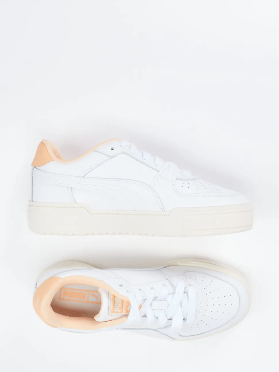 Puma – Sneaker aus Glattleder in Weiß mit Pastell