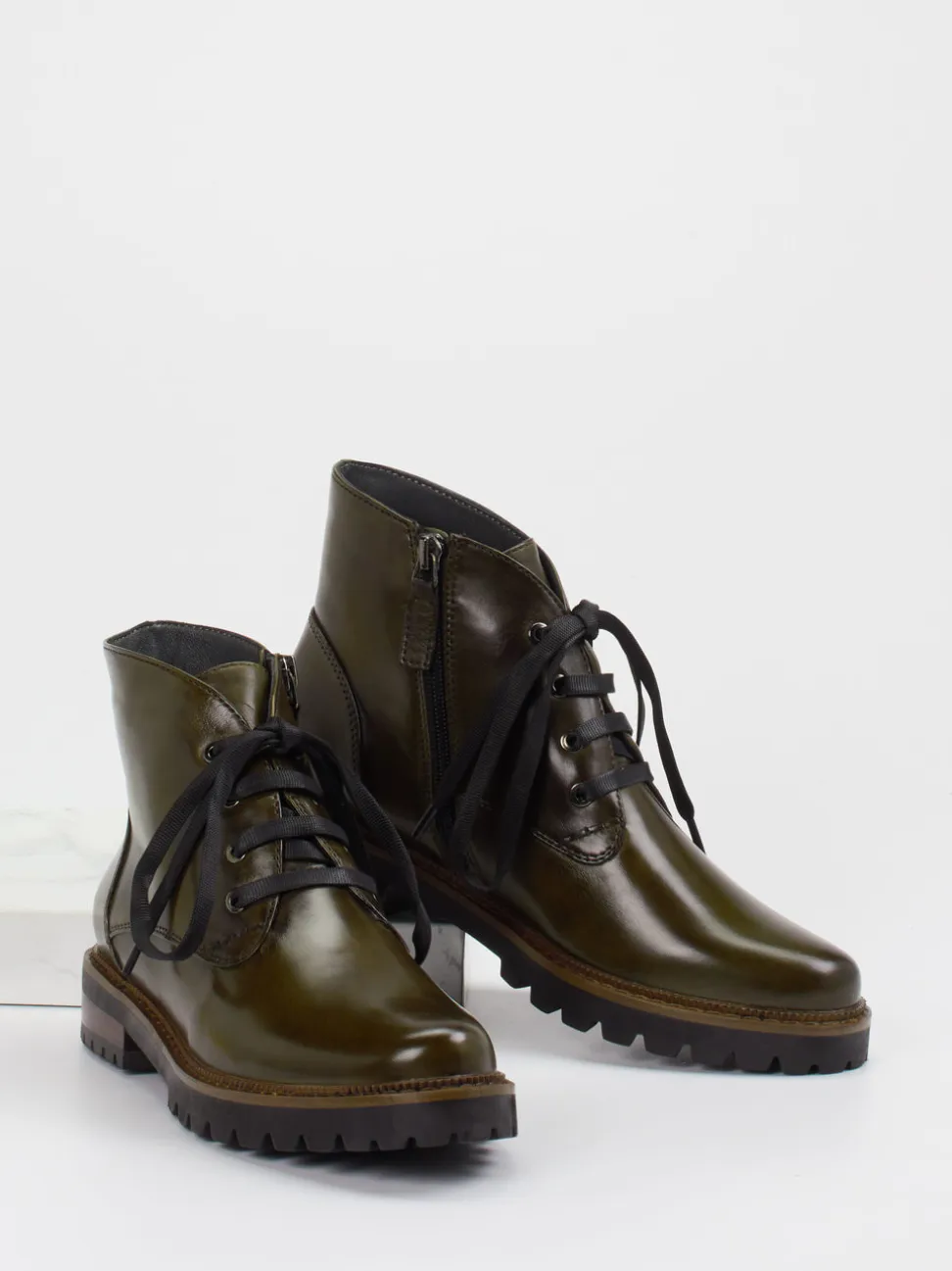 Ralph Harrison – Schnürstiefelette aus Lammleder Olivgrün