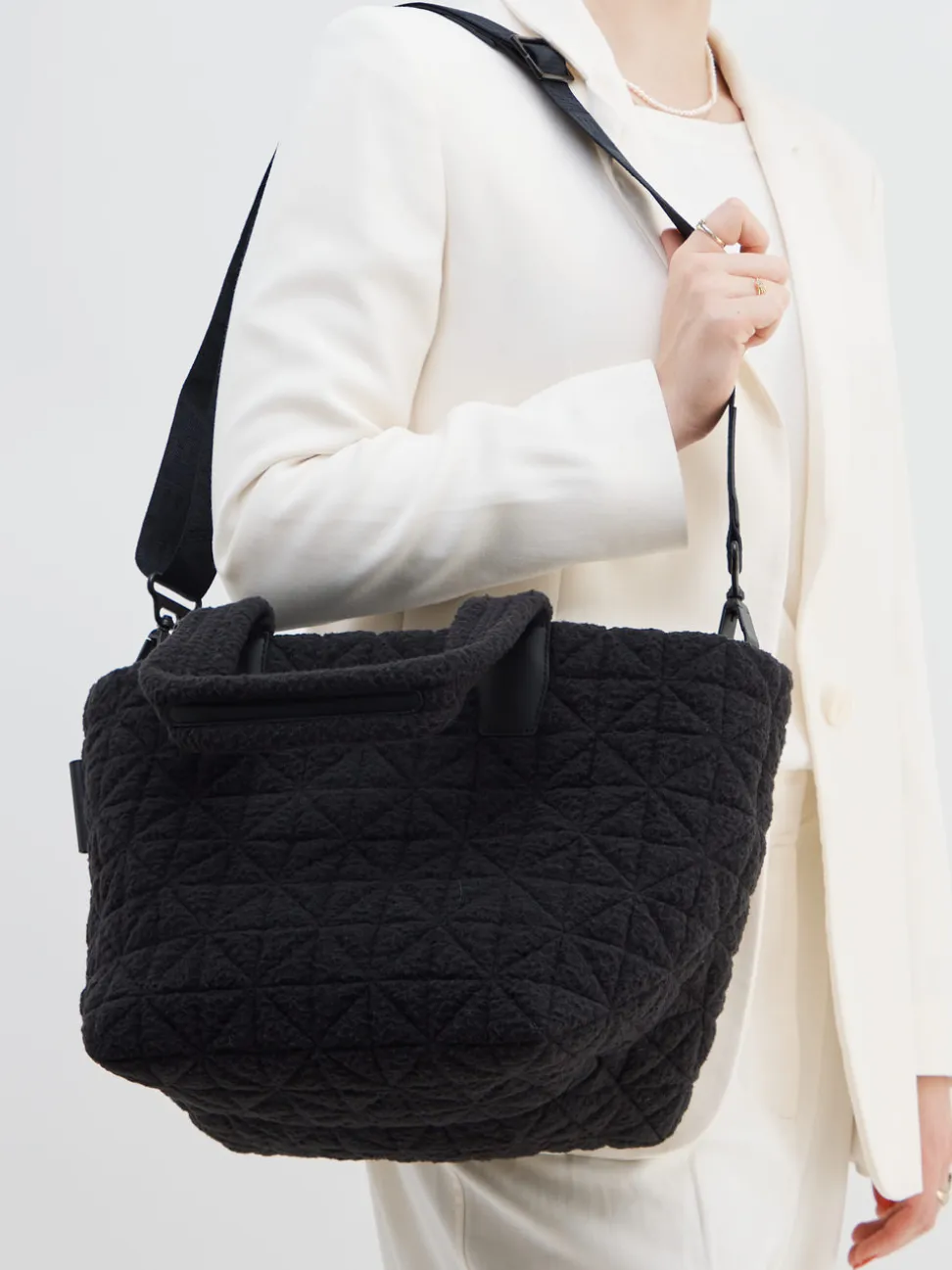 VeeCollective Berlin – Shopper Bag aus Textil schwarz