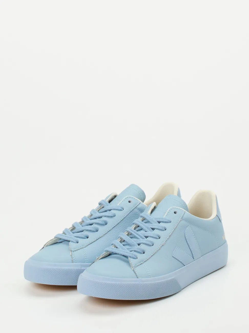 Veja – Sneaker aus genarbtem Leder Pastellblau