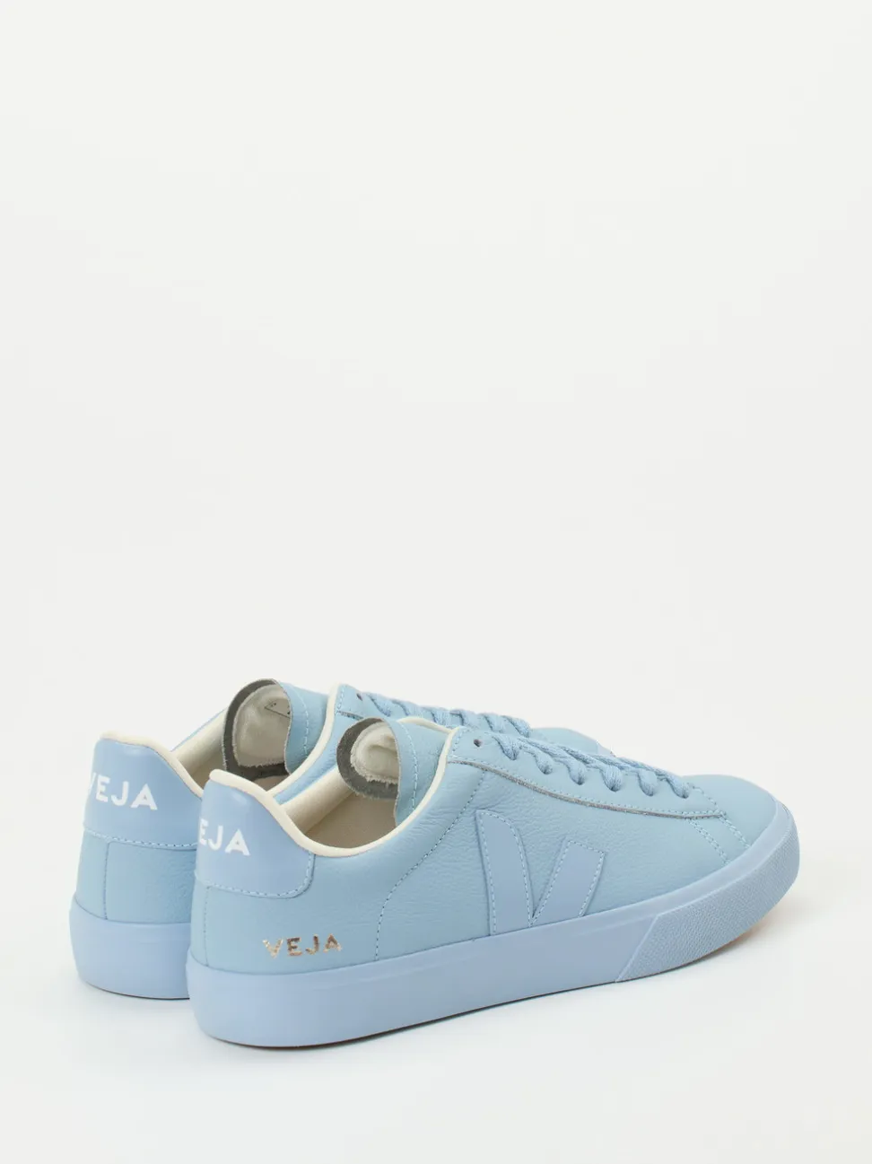 Veja – Sneaker aus genarbtem Leder Pastellblau