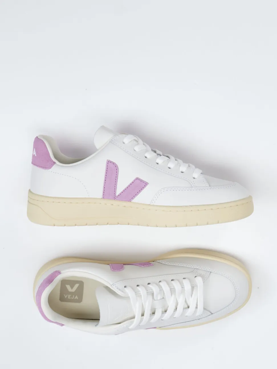 VEJA – Sneaker aus Kalbleder in Offwhite