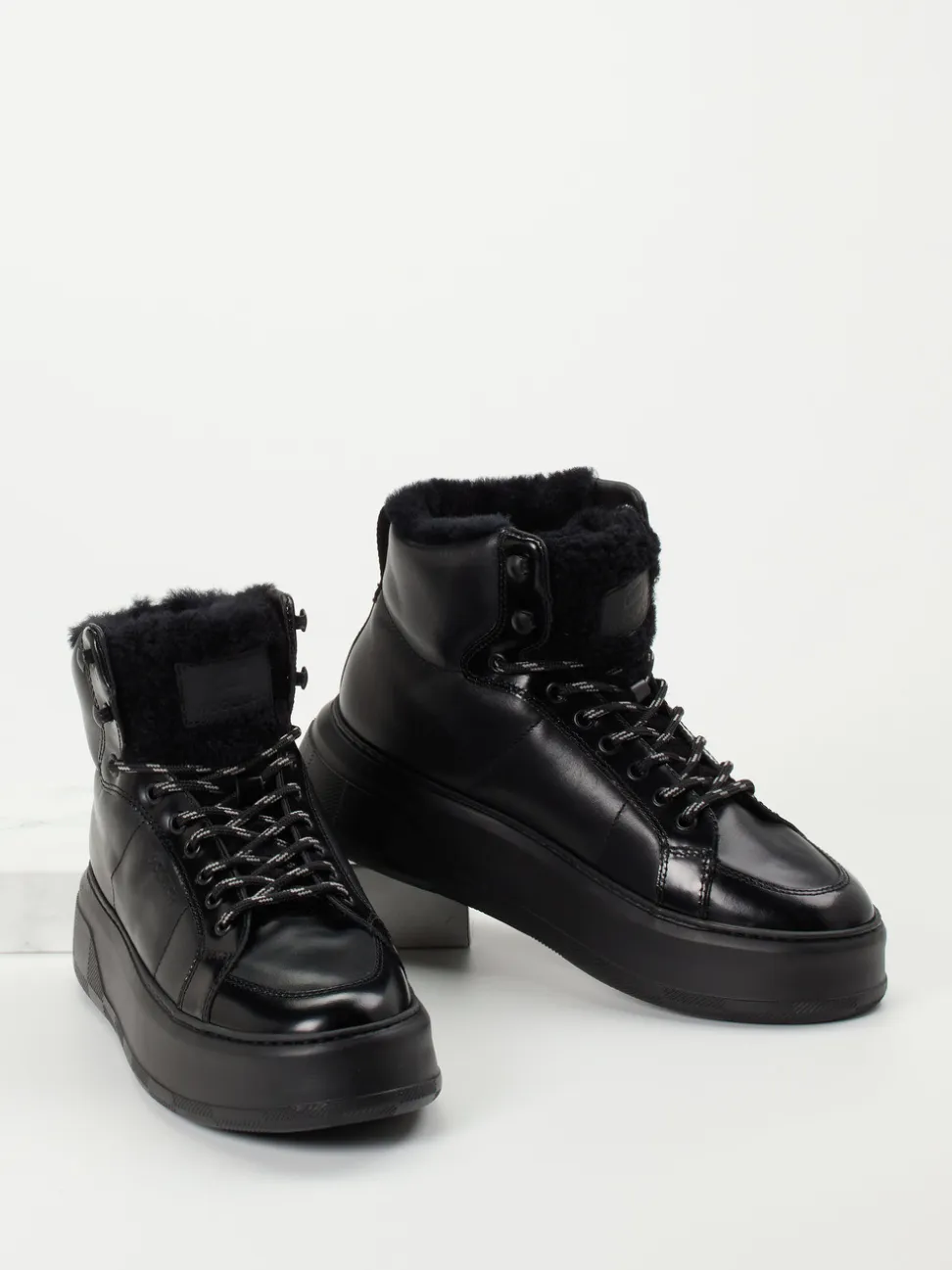Woolrich – Schnürboots aus Hochglanzleder schwarz